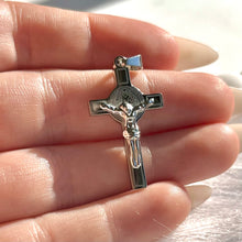 Load image into Gallery viewer, Detailed Crucifix Pendant
