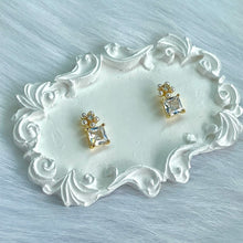 Load image into Gallery viewer, Flower Square Studs