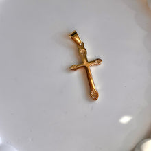 Load image into Gallery viewer, Detailed Cross Pendant