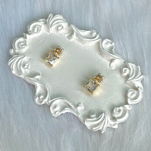 Load image into Gallery viewer, Flower Square Studs