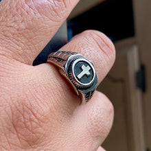 Load image into Gallery viewer, Round Stainless Steel Cross Ring