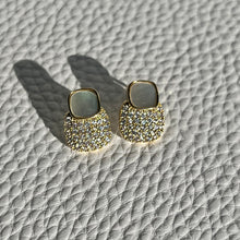 Load image into Gallery viewer, Darling Shell Studs