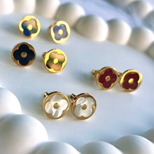 Load image into Gallery viewer, Clover Studs