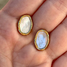 Load image into Gallery viewer, Oval Shell Studs
