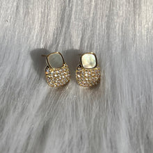 Load image into Gallery viewer, Darling Shell Studs