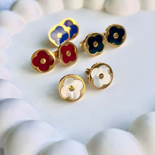 Load image into Gallery viewer, Clover Studs