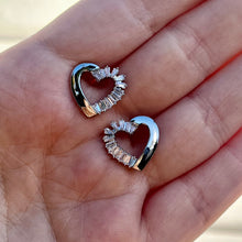 Load image into Gallery viewer, Frosted Heart Studs