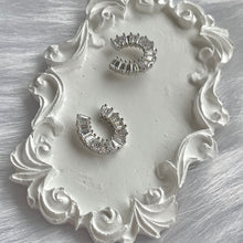 Load image into Gallery viewer, CZ Horse Shoe Studs