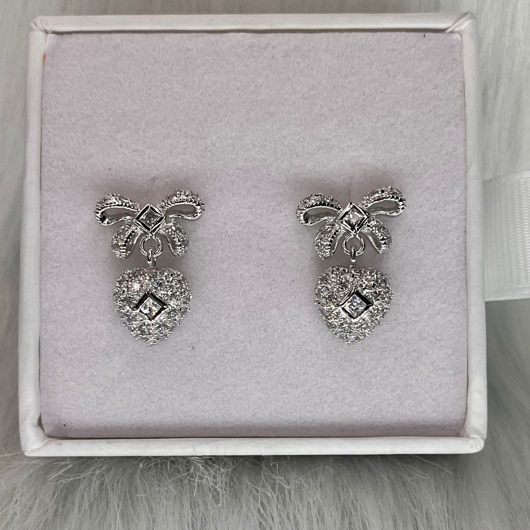 Bow Heart Studs .925