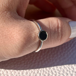 Round Onyx Black Ring