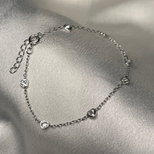 Load image into Gallery viewer, Dainty Hearts Bracelet.925