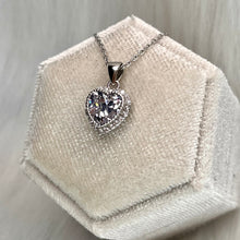 Load image into Gallery viewer, Dazzling Heart Necklace .925