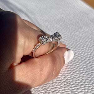 Dazzling Bow Ring .925