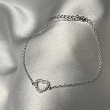 Load image into Gallery viewer, Dainty Dazzling Heart Bracelet .925