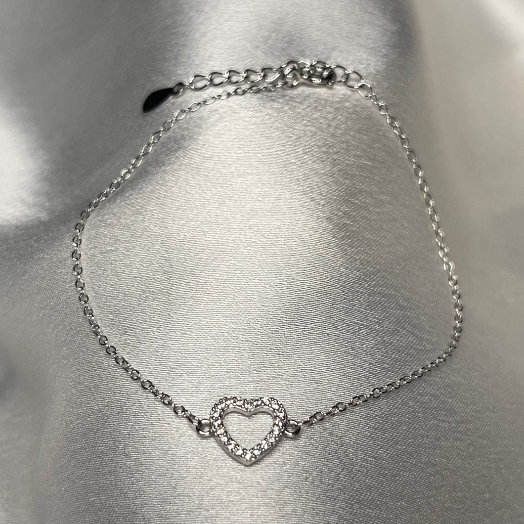 Dainty Dazzling Heart Bracelet .925