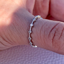 Load image into Gallery viewer, Dainty Bead Band Ring .925