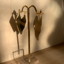 Load image into Gallery viewer, Wavy Flats Earrings