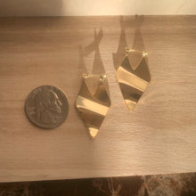 Load image into Gallery viewer, Wavy Flats Earrings