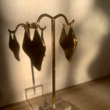 Load image into Gallery viewer, Wavy Flats Earrings