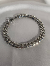 Load image into Gallery viewer, Curb Chain Bracelet